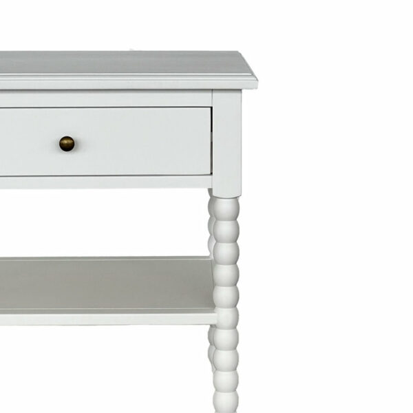 Der Nachttisch Bobbin aus weißem Holz mit Schublade verfügt über eine einzelne Schublade und gedrechselte Beine.