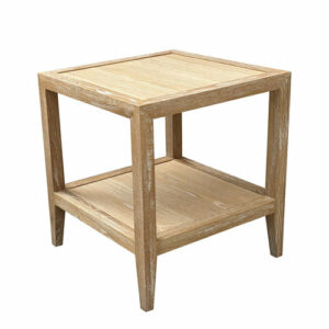 Tavolini laterali in blocco di legno massello per soggiorno con ripiano inferiore, isolati su sfondo bianco.