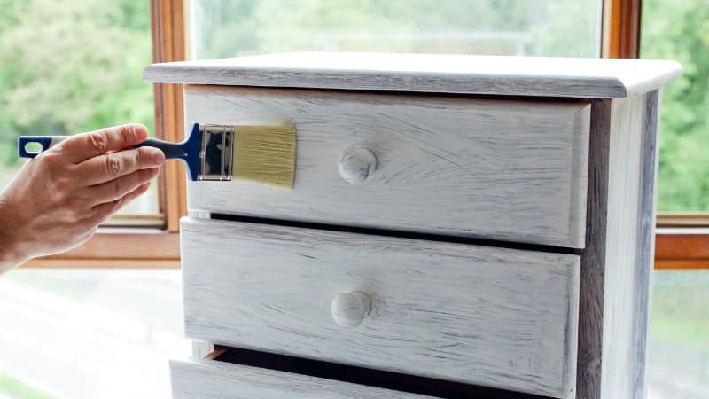 Priprava pohištva za barvanje