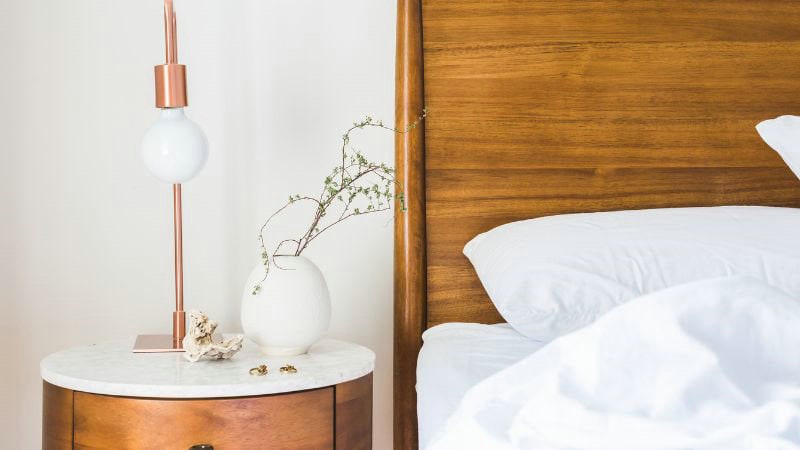 Kaip išsirinkti aukštos kokybės medinę lovą