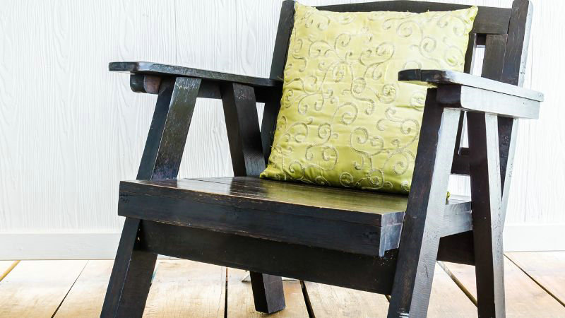 What are the Benefits of a Wooden Chair?