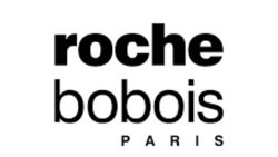 Roche Bobois Paris must logo valgel taustal, mis sümboliseerib juhtivat kaubamärki, mis on tuntud kvaliteetse mööbli poolest.