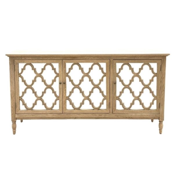 Buffet en bois avec trois portes d'armoire à treillis géométriques, présenté sur un fond blanc.