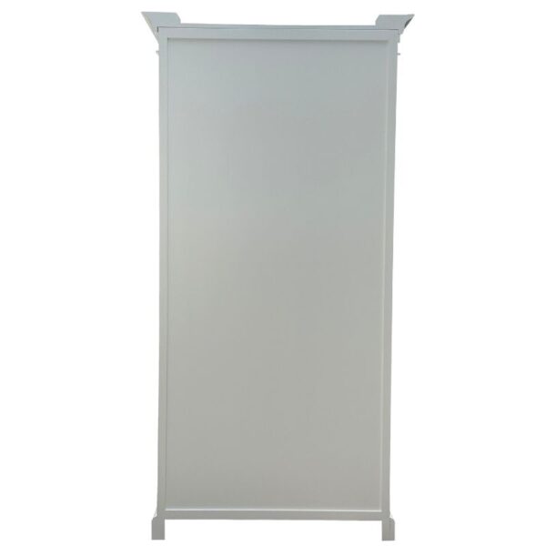 Vitrine rectangulaire en bois vintage Coastal Hamptons gris clair, vue arrière avec panneaux plats et détails minimaux.